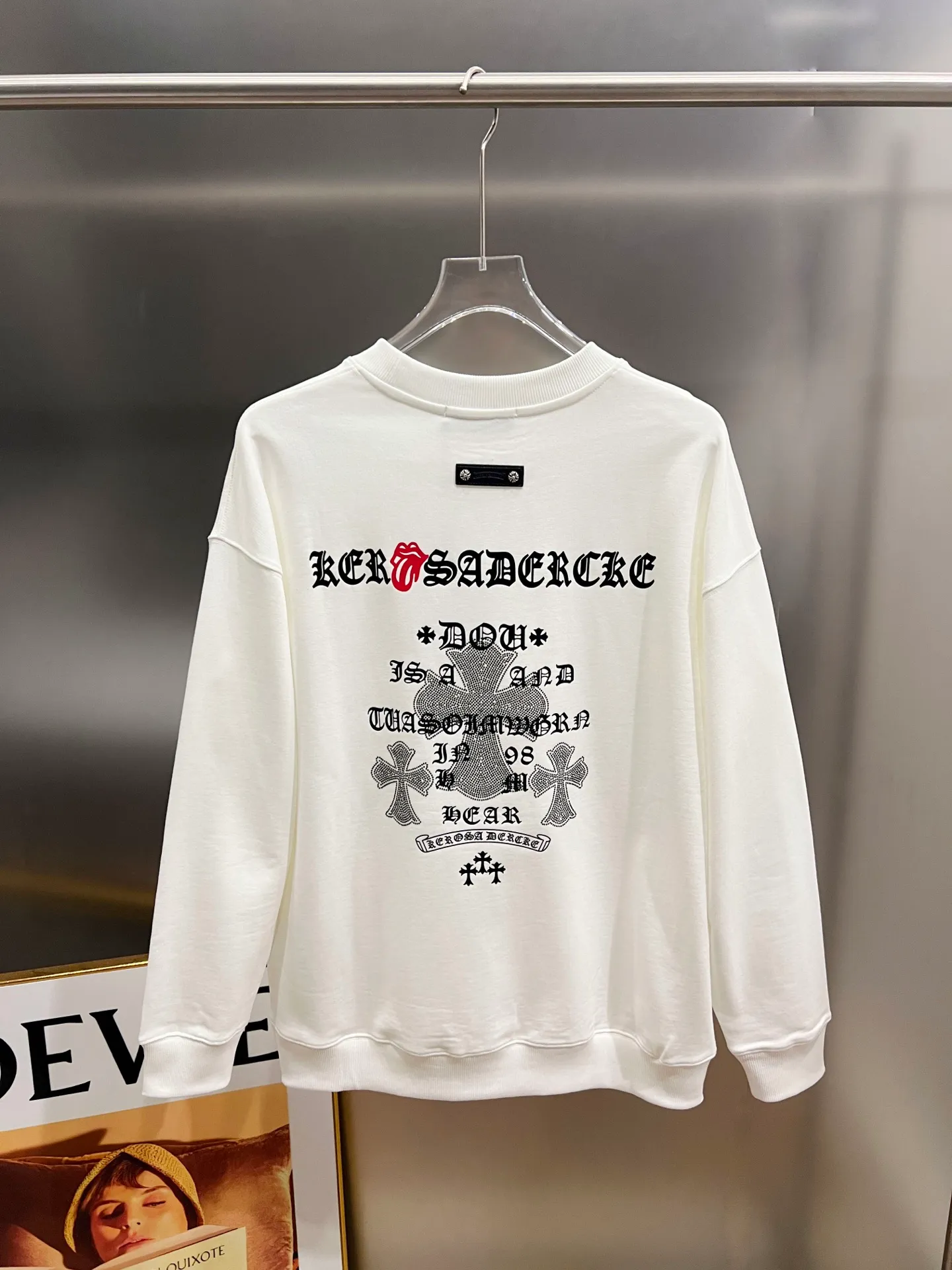 CH Crow 2026 Autumn and Winter New Arrival round neck long-sleeved sweatshirt, cross foam technology + leather hardware + Middle Eastern Australian diamond design technology, the real thing is great, men and women Same Style loose version Size S M L XL XXL Five codes Black White